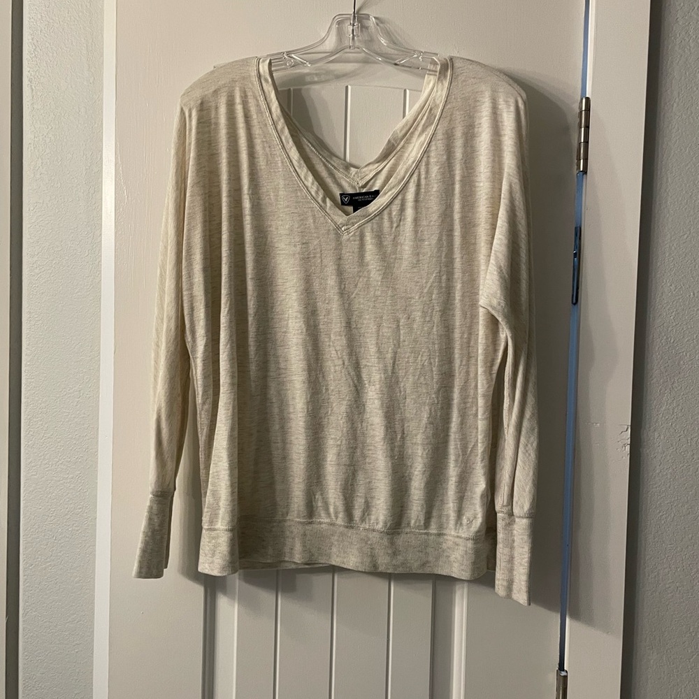 AE long sleeve V neck